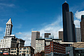 Skyline von Seattle mit Smith Tower; Seattle, Washington, Vereinigte Staaten Von Amerika