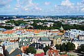 Blick auf das alte Riga von der lutherischen Kirche St. Peter; Riga, Lettland