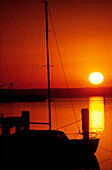 Yacht vor Anker, Silhouette, Meereslandschaft, Sonnenuntergang