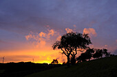 Landschaft eines Sonnenuntergangs in der Oberpfalz, Bayern, Deutschland