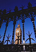 Blick auf Big Ben durch den Zaun London, England