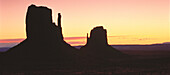 Monument Valley bei Sonnenuntergang Arizona, USA
