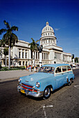 Capitolio Nacional de Cuba and street scene, Havana, Cuba