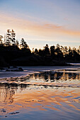 Tofino Gebiet von Long Beach bei Sonnenaufgang, Westküste, British Columbia, Kanada