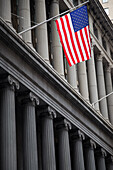 Amerikanische Flagge auf der Wall Street, Lower Manhattan, New York City, New York, USA