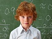 Porträt eines Jungen in der Schule
