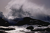 Wellen am Ufer, Atlantik, Hondeklipbaai, Kapprovinz, Südafrika