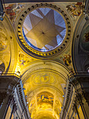 Die bemalte Decke des Kirchenschiffs der kunstvollen Kathedrale der Unbefleckten Empfängnis in San Luis, Argentinien.