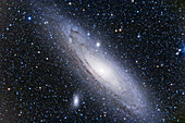 M31 Andromeda Galaxie, mit TMB 92mm apo Refraktor und Borg 0.85x Reducer/Flattener für f/4.8 und Canon 20Da Kamera bei ISO400 für 2 x 15 Minuten Belichtungen. Norden ist unten, Süden oben (bessere Balance bei diesem Bildausschnitt)