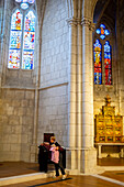 Geführte Besichtigung, in Catedral Vieja, oder Catedral de Santa Maria, Vitoria, Gasteiz, Álava, Baskenland, Euskadi, Euskal Herria, Spanien