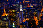 Das Flatiron-Gebäude und das MLIT bei Nacht vom Empire State Building aus, NYC, USA