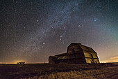 Orion and the Winter Milky Way over the grand old barn near home. Sirius and Canis Major are at left, Aldebaran and Taurus, with the Pleiades at upper right. A glow of Zodiacal Light shines to the west at right.
