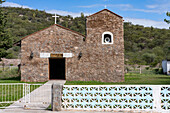 Capilla San Juan Bautista, eine kleine katholische Kirche in dem Dorf Usno im Valle Fertil in der Provinz San Juan, Argentinien.