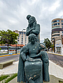 Eine Statue namens "Los Abuelos", oder "Die Großeltern" auf der Straße in San Luis, Argentinien.