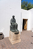 Eine Statue von Paula Albarracin de Sarmiento im Geburtshausmuseum von Domingo F. Sarmiento in San Juan, Argentinien. Sie war die Mutter von Domingo Sarmiento.