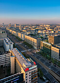 Marszalkowska Straße und Skyline des Stadtzentrums bei Sonnenaufgang, Blick von oben, Warschau, Masowische Woiwodschaft, Polen, Europa