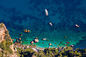 Die Küstenlinie der Insel Capri, Kampanien, Italien, Europa