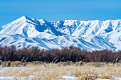 USA, Idaho, Bellevue, Blick auf eine Landschaft mit schneebedecktem Berg