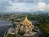 Gebäude der Sarawak State Legislative Assembly, Kuching, Sarawak, Borneo, Malaysia, Südostasien, Asien