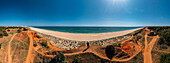 180-Grad-Panoramablick aus der Luft auf die Falesia-Klippen, Vilamoura, Algarve, Portugal, Europa