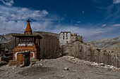 Bunt bemalte buddhistische Stupa, Königreich Mustang, Himalaya, Nepal, Asien