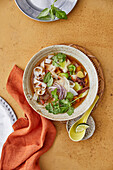 Würzige Winter-Pho mit schwarzem Rettich und Lauch (vegan)