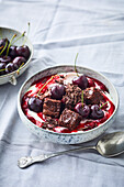 Quark cream bowl à la Black Forest cherry