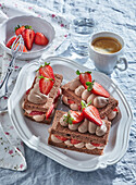 Chocolate sponge cakes with strawberries