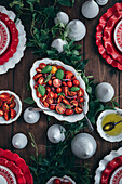 Weihnachtstisch mit Tomatensalat