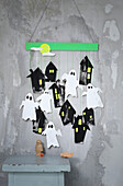 DIY-Wanddekoration zu Halloween