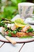 Open sandwich with hot smoked salmon and asparagus