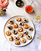 Mini rösti with crème fraîche and caviar