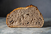 Hausgemachtes Sauerteigbrot