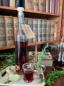 Herbal wine according to Hildegard of Bingen, with red wine, cinnamon, ginger and rosemary