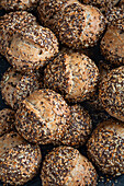 Buns with wholemeal, linseed, sesame and sunflower seeds
