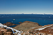 Blick auf sonnige blaue Meereslandschaft, Antarktische Halbinsel, Weddellmeer, Antarktis