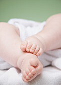 Close up of a baby feet and legs\n