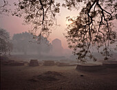 Sarnath Ruinen bei Sonnenuntergang, nahe Varanasi, Uttar Pradesh, Indien