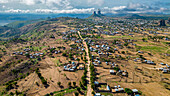 Luftaufnahme des Rhumsiki-Gipfels in der Mondlandschaft von Rhumsiki, Mandara-Gebirge, Provinz Far North, Kamerun, Afrika