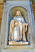 Statue von Francesco Redi, Uffizien, Florenz (Firenze), UNESCO-Welterbe, Toskana, Italien, Europa