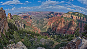 Grand Canyon North Rim vom Roosevelt Point aus gesehen, mit Tritle Peak links und Atoko Point rechts, Gand Canyon, Arizona, Vereinigte Staaten von Amerika, Nordamerika