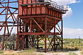Erzbehälter am Schacht der Uranmine Energy Queen in der Nähe von La Sal, Utah, die jetzt geschlossen ist.