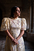 Porträt der talentierten spanischen Liedermacherin Valeria Castro im Kloster von Veruela, Zaragoza, Spanien