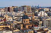 Spanien, Valencia, Blick von oben auf das belebte Stadtbild
