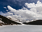 USA, Colorado, Snowy Rocky Mountains landscape on sunny day\n