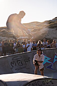 Skate-Event im Skatepark von Seignosse le Penon während des Quiksilver Festivals in Capbreton, Hossegor und Seignosse, bei dem sich 20 der besten Surfer der Welt, die von Jeremy Flores ausgewählt wurden, im Südwesten Frankreichs messen.