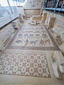 Mosaikboden in der Diakonissenanstalt aus byzantinischer Zeit, die auf dem Gipfel des Berges Nebo steht, Jordanien, Naher Osten