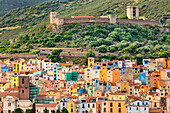 Bosa und das Schloss Malaspina, Bezirk Oristano, Sardinien, Italien, Mittelmeer, Europa