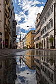 Hauptstraße, nach Regen in der Altstadt, Bruneck, Sudtirol (Südtirol) (Provinz Bozen), Italien, Europa