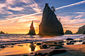 Golden sunset on Rialto Beach with sun behind the iconic rock formations, Washington State, United States of America, North America\n